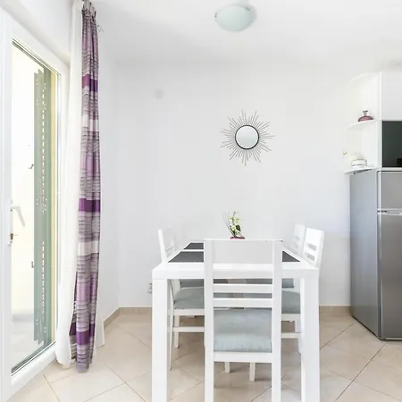 Appartement With Swimming Pool Seget Vranjica, Trogir - 24946 *