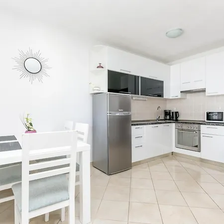 With Swimming Pool Seget Vranjica, Trogir - 24946 Апартаменты *