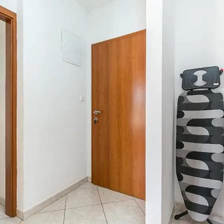 Апартаменты With Swimming Pool Seget Vranjica, Trogir - 24946 *